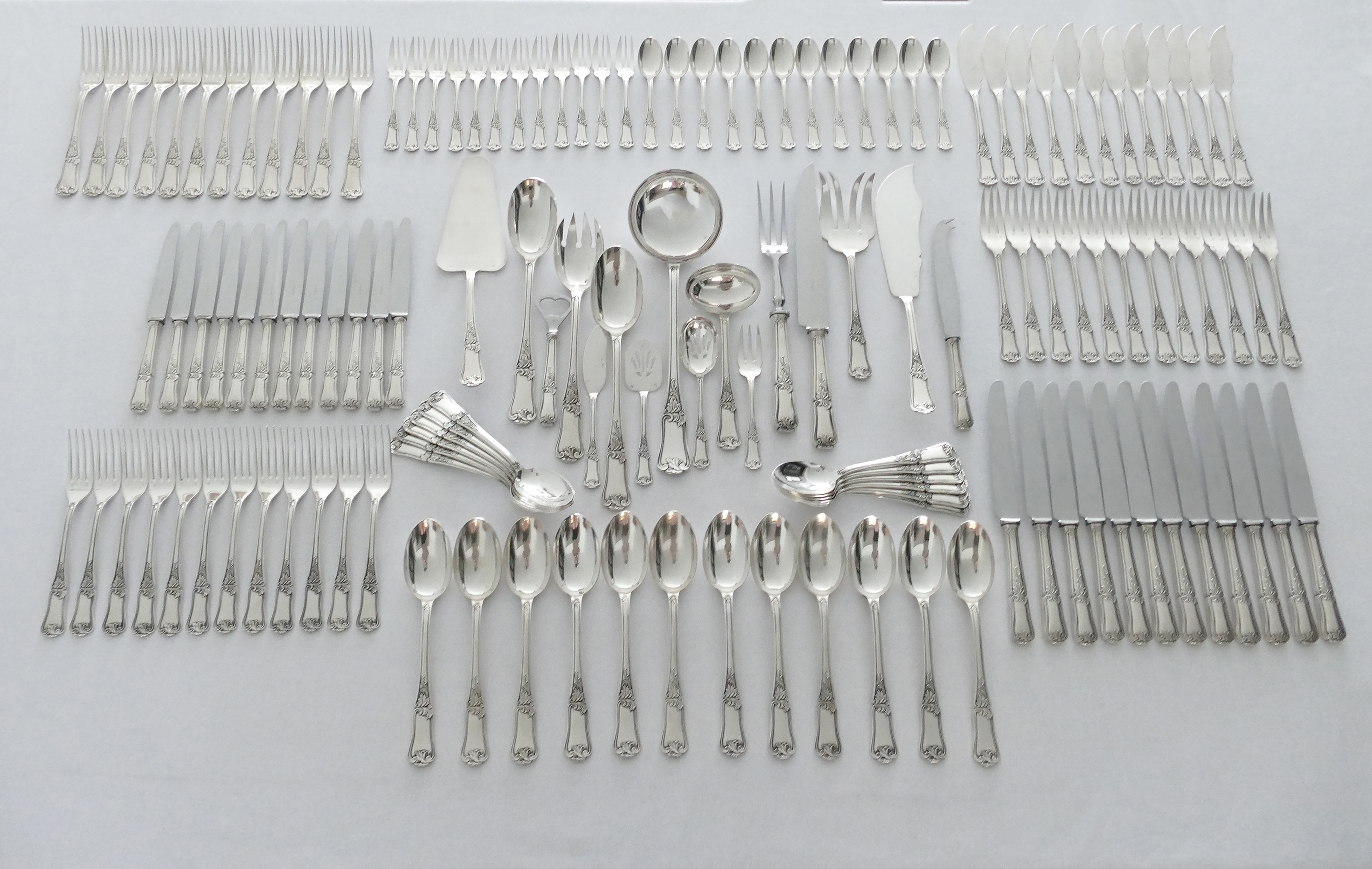 Silver Plated Cutlery Canteen in Règence-style - 136-piece/12-pax. - France, 1950's-1960's