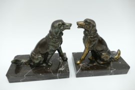 Een paar Art Deco boekensteunen in Zamac, in de vorm van Flat Coated Retrievers - c. 1930
