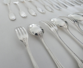 Christofle/Manufacture de L'Alfenide - Set of 12 Silver Plated Luncheon Settings- Marie-Antoinette - France, c. 1910