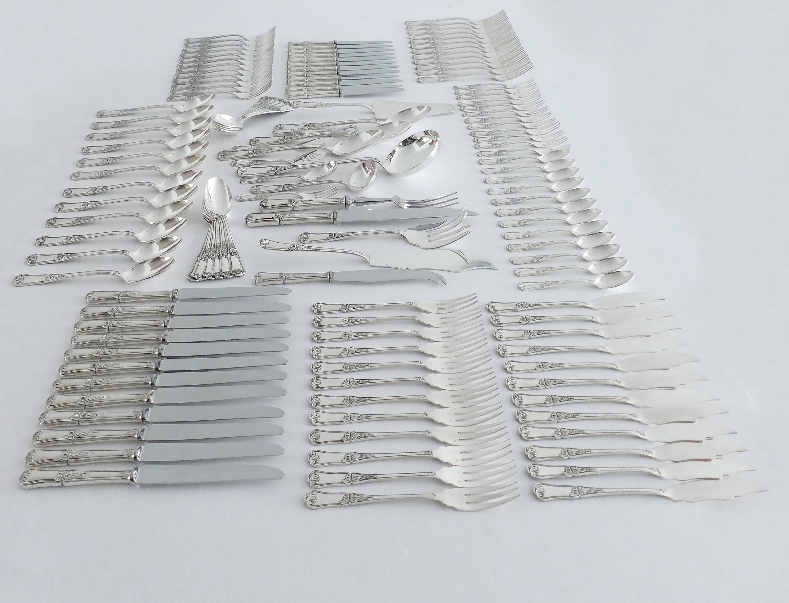 Silver Plated Cutlery Canteen in Règence-style - 136-piece/12-pax. - France, 1950's-1960's