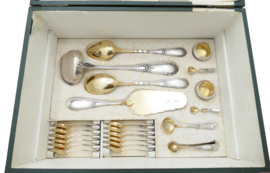 Verzilverde & Vergulde bestekcassette in Louis XIV-stijl - 118-delig/12-persoons - Bruno Wiskemann - Brussel,1924
