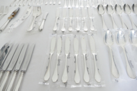 Christofle - Silver Plated Cutlery Set in the Pompadour pattern - 70-piece/12-pax. - In mint condition