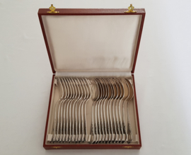 Wiskemann, Brussel - verzilverd bestek in cassettes - 94-delig - Louis XV/Rococo stijl - België, periode 1928-1979