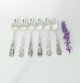 Gero - Set van 6 verzilverde koffielepels met bloempatronen