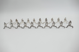 Een set van 12 verzilverde Rococo messenleggers - Orfevrerie Wiskemann - Brussel, midden 20e eeuw