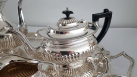 Verzilverde thee- en koffieset in Chippendale stijl - Yeoman of England - 1e helft 20e eeuw