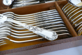 Orfevrerie J.Brille, Paris - Silver plated Louis XV Cutlery Canteen 49-piece/12-pax. - c. 1920