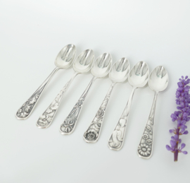 Gero - Set van 6 verzilverde koffielepels met bloempatronen