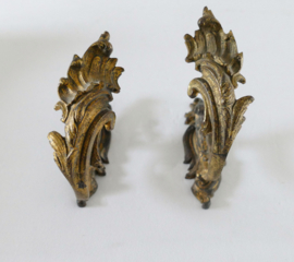 A pair of antique gilded curtain hooks - France, late 19th century