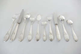 Societé National d'Orfevrerie - Silver Plated Louis XV/Rococo-style Cutlery Canteen - 123-piece/12-pax - France, 1950's