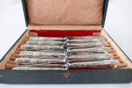 A set of 12 Silver Plated Art Nouveau luncheon knives - c. 1900