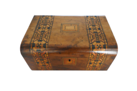 Art Deco inlaid box in walnut