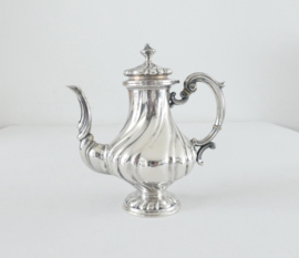 An Italian .800 silver Tea and Coffee service in the Rococo manner - A. Cesa, Alessandria - 1935-1944