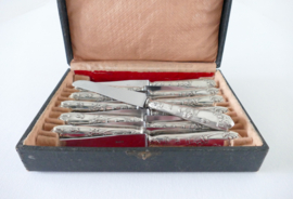 A set of 12 Silver Plated Art Nouveau luncheon knives - c. 1900