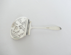 A Dutch silver openwork Asparagus scoop - Zilverfabriek Voorschoten, 1948