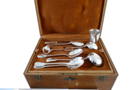 Christofle - Cluny - Verzilverde Bestekcassette - 103-delig/9-persoons - Frankrijk, c. 1975