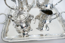 Orfevrerie Gallia (Christofle) - Verzilverd Louis XV Thee & Koffieservies - Frankrijk, c. 1925