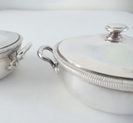 Ercuis - A set of 2 silver plated lidded dishes