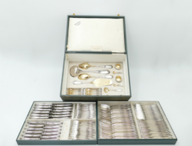 Verzilverde & Vergulde bestekcassette in Louis XIV-stijl - 118-delig/12-persoons - Bruno Wiskemann - Brussel,1924