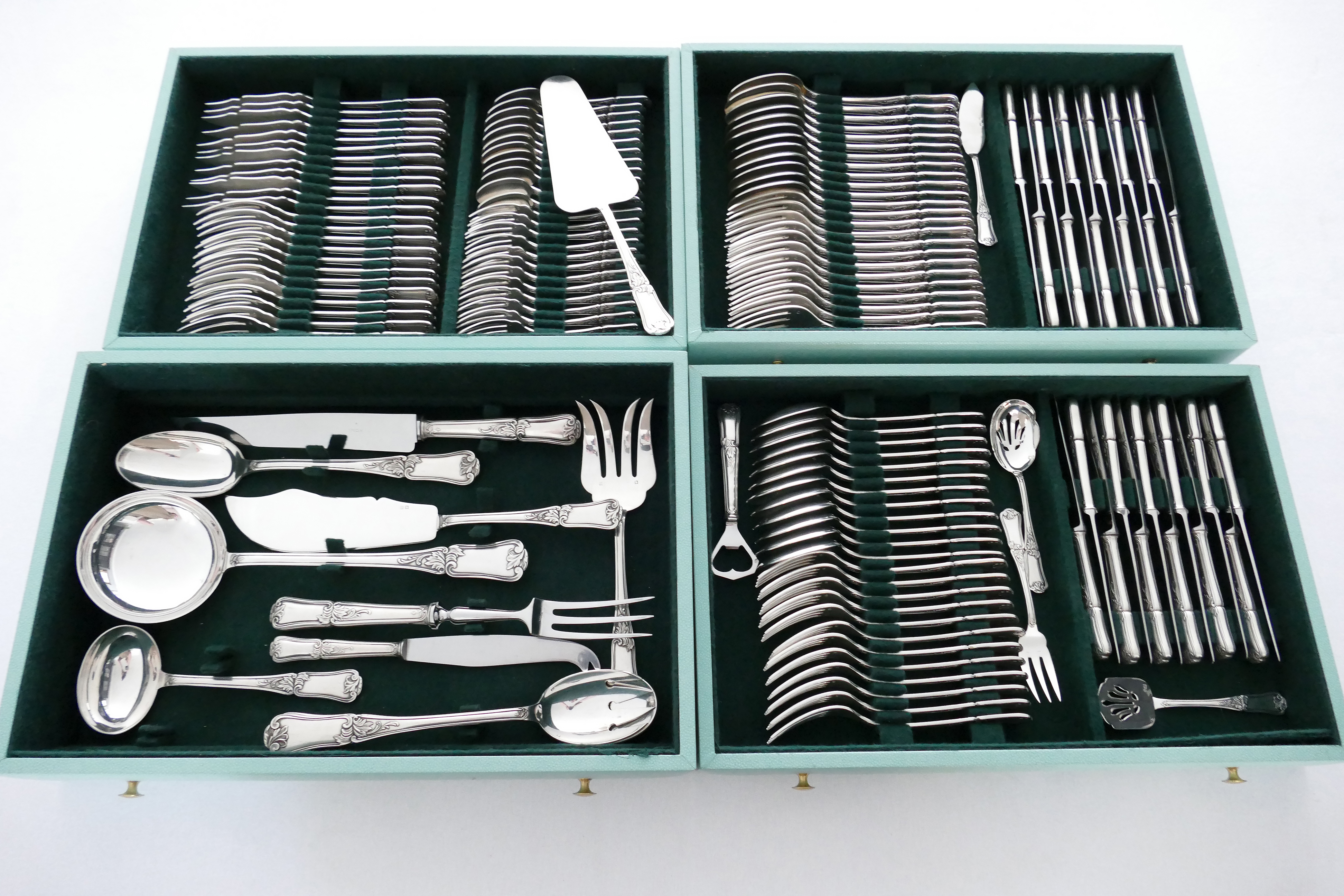 Silver Plated Cutlery Canteen in Règence-style - 136-piece/12-pax. - France, 1950's-1960's
