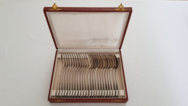 Wiskemann, Brussels - 94-piece silver plated cutlery in canteens - Louis XV/Rococo - Belgium, period 1928-1979