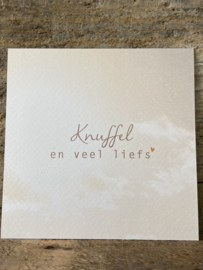 Luxe Ansichtkaart Wolken - Knuffel en veel liefs