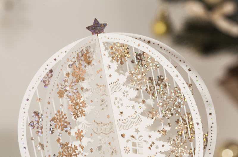 3D kerstkaart met witte kerstbomen en gouden kerststerren incl. berichtenpaneel