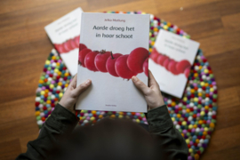 Aarde droeg het in haar schoot van Jelka Matlung