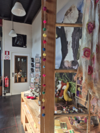 Vakantie Special, (groot)ouder en kind special, Wollen bolletjes slinger maken, 30 april van 14.00 tot 16.00