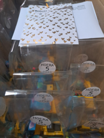 Traktatie met graafmachine