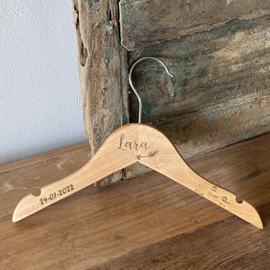 Houten klerenhanger ( kind/baby )