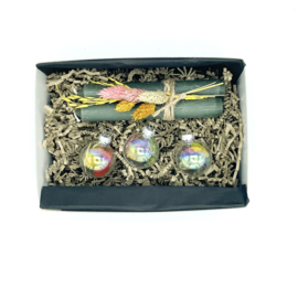 Gift set - Cadeauset - 3 kerstballen droogbloemen en 2 kaarsjes