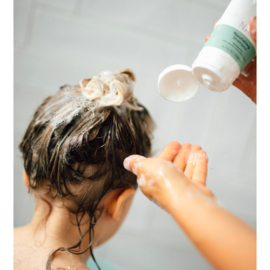 Naïf voedende shampoo