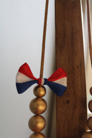 Gouden houten kralen ketting met strikje rood-wit-blauw