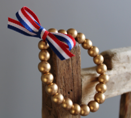 Gouden houten kralen armbandje met strikje rood-wit-blauw