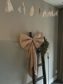 Grote linnen decoratie strik