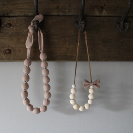 Houten kralen ketting, oud roze