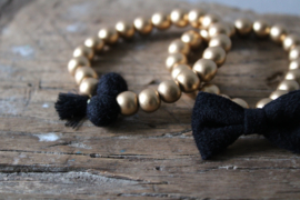 Gouden houten kralen armbandje met pompom zwart of donkerblauw