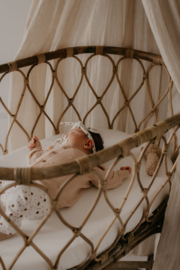 Babybroekje roomwit met kleine bloementjes