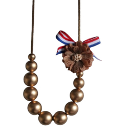 Gouden houten kralen ketting met gouden bloem