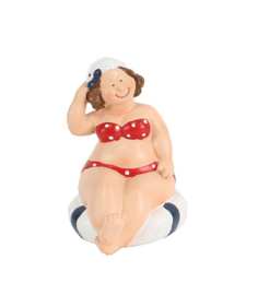 Gerkimex - Strandlady op Boei met Groet – Handgeschilderde Decoratie (Rode Bikini)