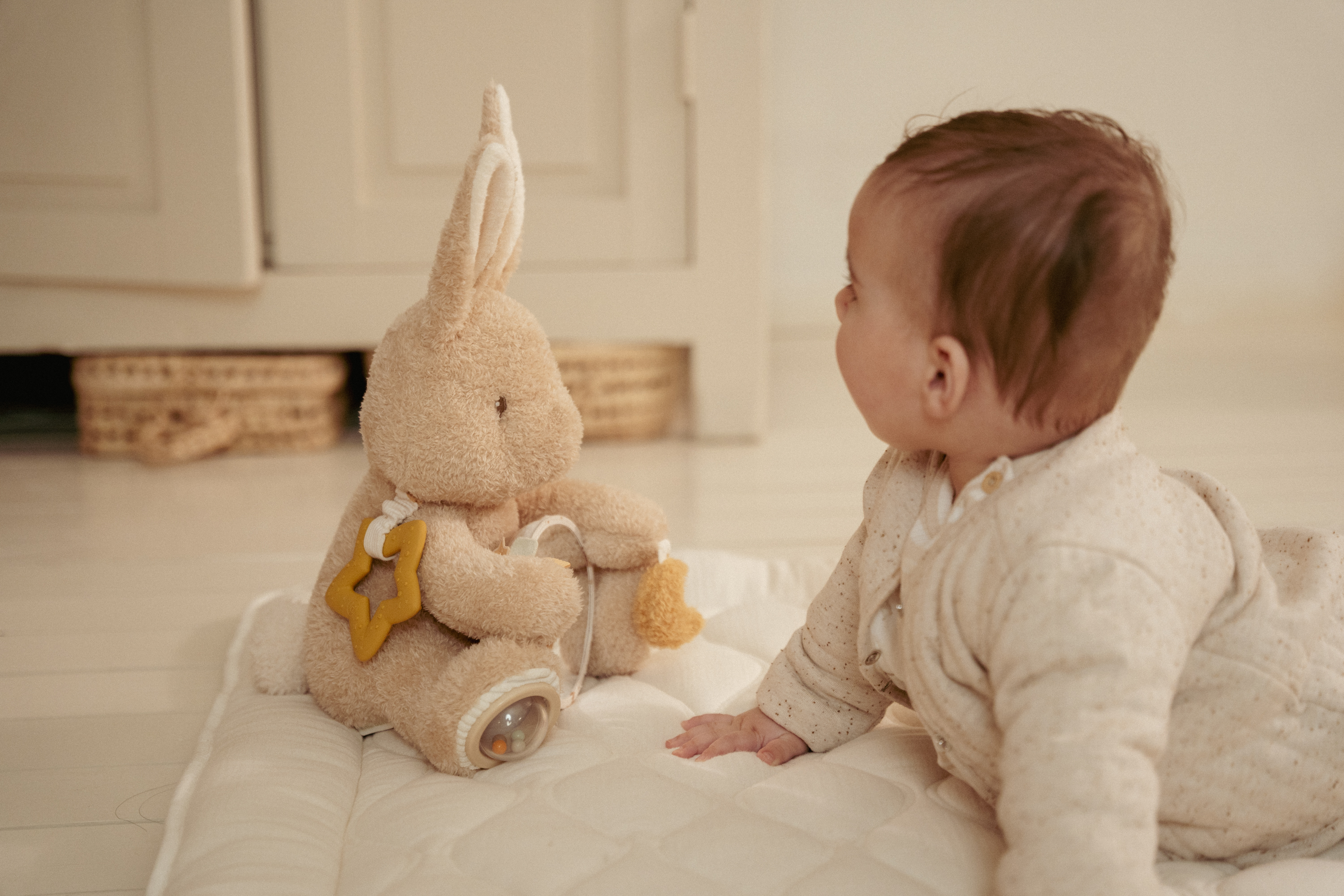 Little Dutch - Newborn Naturals - Baby Bunny - Activiteitenknuffel Bunny