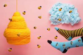 Many Mornings - Mismatched Sokken - Bee Bee - Bijen