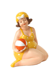 Gerkimex - Strandlady met Strandbal – Handgeschilderde Decoratie (Geel Badpak)