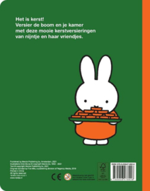 Dick Bruna - Nijntje versiert de kerstboom