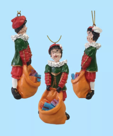Polystone - Roetveeg Piet met zak cadeaus hanger - 10 cm