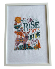 Borduurwerk - We Rise By Lifting Others