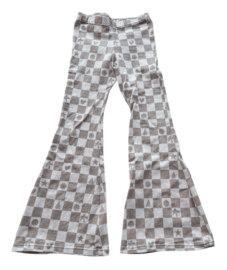 Flared checkers