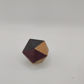Icosaëder van verschillende soorten hout