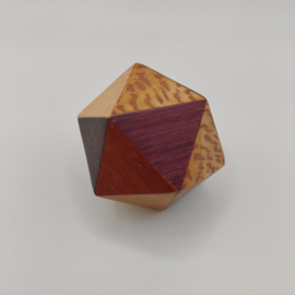 Icosaëder van verschillende soorten hout